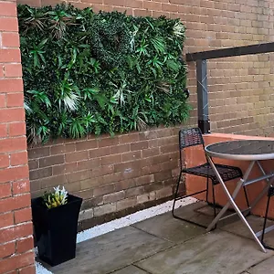 https://le-hub-roundhay-leeds-1-bed-studio-ensuite.yorkshirehotels.net